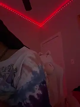 Snapshot of loveluna8 chatting on October 20, 11:05 pm loveluna8 online show from October 20, 11:05 pm