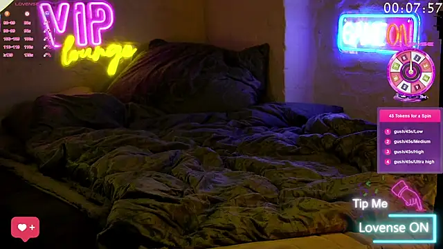 Snapshot of coupleofficial chatting on March 11, 12:00 am coupleofficial online show from March 11, 12:00 am