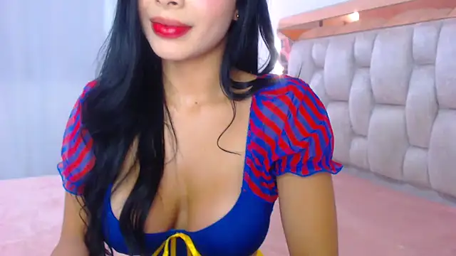 lolaperrys online show from November 1, 6:15 am