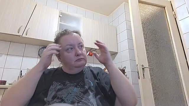 Snapshot of melissaBlessing chatting on February 6, 4:10 am melissaBlessing online show from February 6, 4:10 am