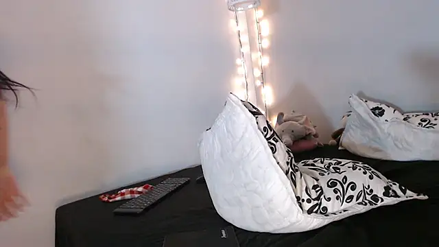 Snapshot of Kimandyuk chatting on December 17, 11:05 pm Kimandyuk online show from December 17, 11:05 pm