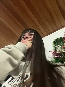 Snapshot of VioletaSubmissive chatting on December 30, 12:00 am VioletaSubmissive online show from December 30, 12:00 am