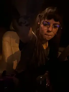 Snapshot of VioletaSubmissive chatting on February 28, 2:20 am VioletaSubmissive online show from February 28, 2:20 am