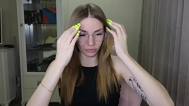 littlevildevil online show from December 10, 11:11 am