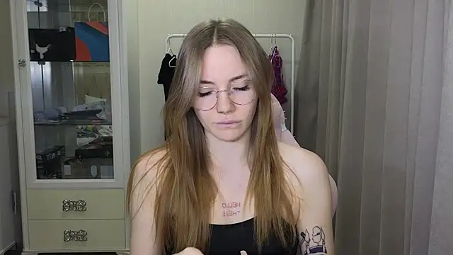 littlevildevil online show from January 15, 11:10 am