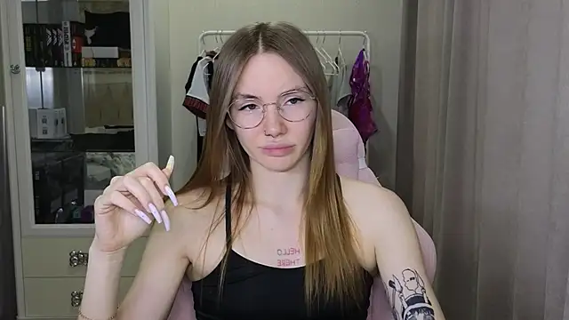 littlevildevil online show from January 26, 10:12 am