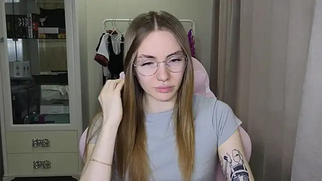 littlevildevil online show from January 27, 11:54 am