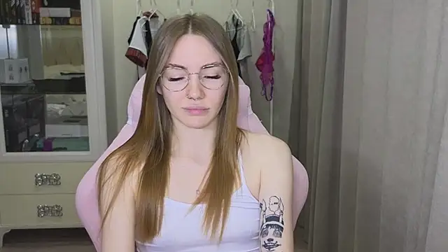 littlevildevil online show from January 28, 11:17 am