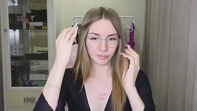 littlevildevil online show from January 29, 11:30 am