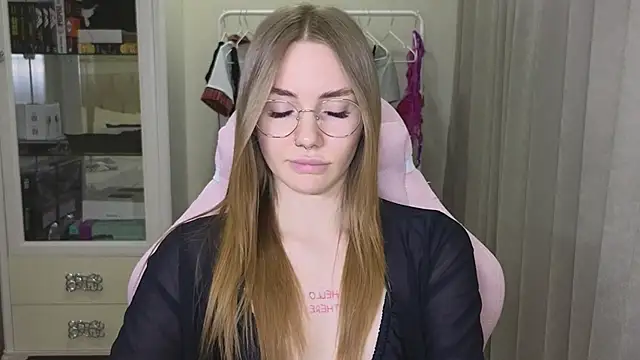 littlevildevil online show from January 29, 2:32 pm