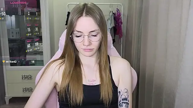 littlevildevil online show from February 7, 9:05 am