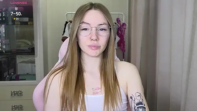 littlevildevil online show from February 21, 11:44 am