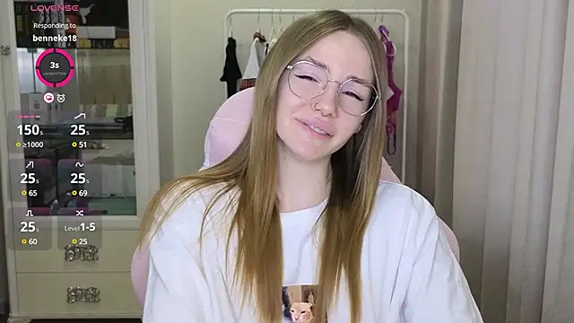 littlevildevil online show from February 25, 11:08 am