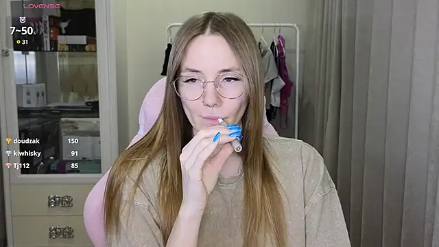 littlevildevil online show from February 26, 2:25 pm