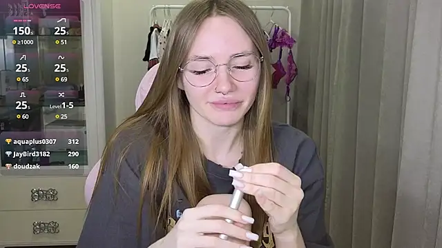 littlevildevil online show from March 3, 3:09 pm