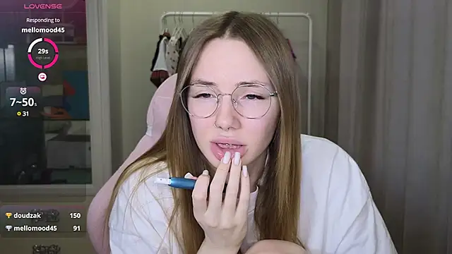 littlevildevil online show from March 7, 11:18 am