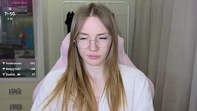 littlevildevil online show from March 14, 2:19 pm