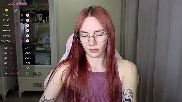 littlevildevil online show from October 25, 10:34 am