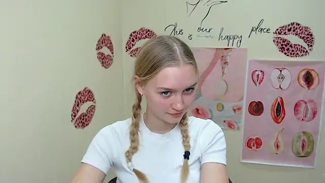 Snapshot of MademoiselleCl chatting on December 4, 3:21 pm MademoiselleCl online show from December 4, 3:21 pm