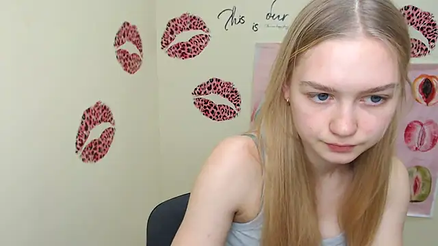 Snapshot of MademoiselleCl chatting on December 11, 12:12 pm MademoiselleCl online show from December 11, 12:12 pm