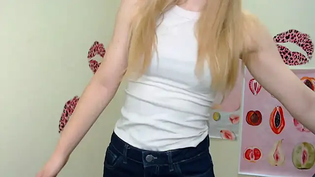 Snapshot of MademoiselleCl chatting on December 15, 6:29 am MademoiselleCl online show from December 15, 6:29 am