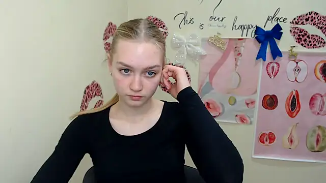 Snapshot of MademoiselleCl chatting on December 22, 9:33 am MademoiselleCl online show from December 22, 9:33 am