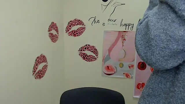 Snapshot of MademoiselleCl chatting on January 6, 12:57 pm MademoiselleCl online show from January 6, 12:57 pm