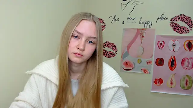 Snapshot of MademoiselleCl chatting on January 22, 10:18 am MademoiselleCl online show from January 22, 10:18 am