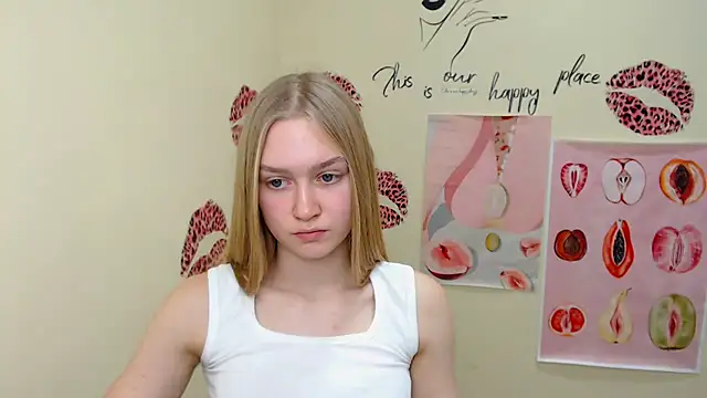 Snapshot of MademoiselleCl chatting on February 2, 10:24 am MademoiselleCl online show from February 2, 10:24 am