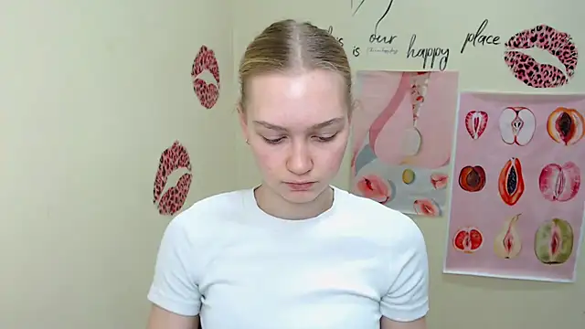 Snapshot of MademoiselleCl chatting on February 4, 7:29 am MademoiselleCl online show from February 4, 7:29 am