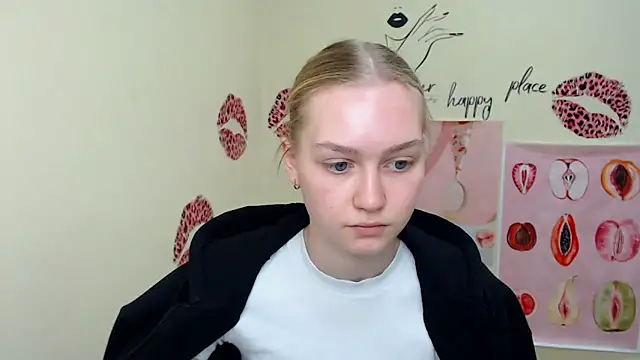 Snapshot of MademoiselleCl chatting on February 4, 10:32 am MademoiselleCl online show from February 4, 10:32 am