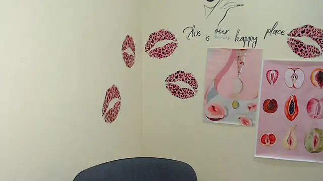 Snapshot of MademoiselleCl chatting on February 9, 10:20 am MademoiselleCl online show from February 9, 10:20 am