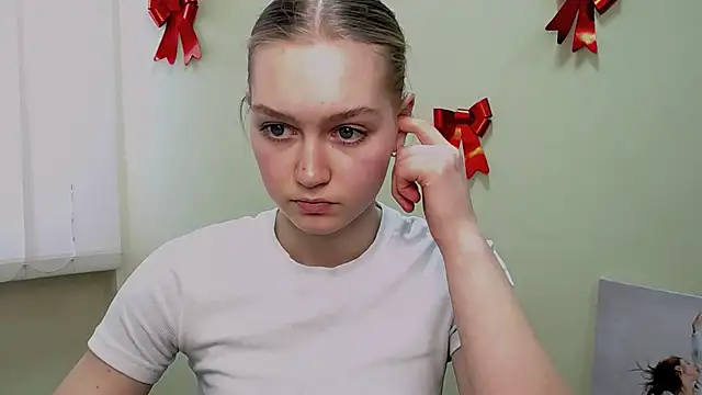 Snapshot of MademoiselleCl chatting on February 25, 10:47 am MademoiselleCl online show from February 25, 10:47 am