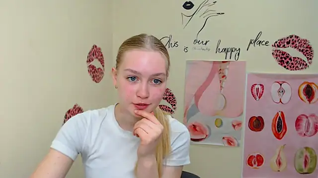 Snapshot of MademoiselleCl chatting on March 19, 10:33 am MademoiselleCl online show from March 19, 10:33 am