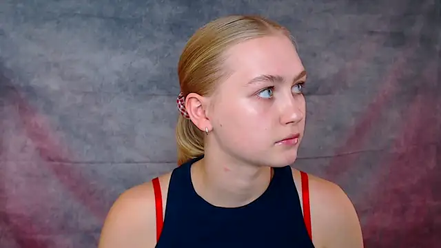 Snapshot of MademoiselleCl chatting on September 18, 12:40 pm MademoiselleCl online show from September 18, 12:40 pm