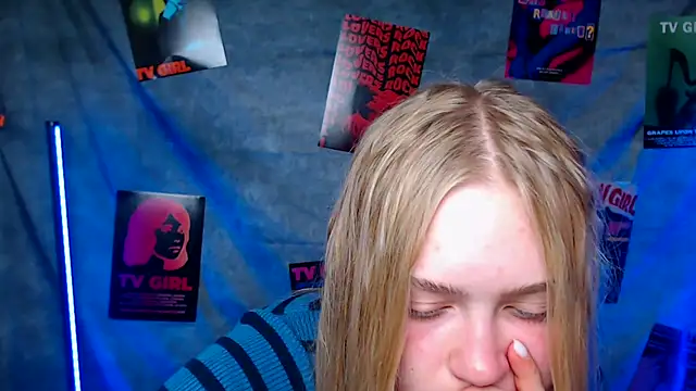 Snapshot of MademoiselleCl chatting on October 2, 12:23 pm MademoiselleCl online show from October 2, 12:23 pm