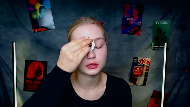 Snapshot of MademoiselleCl chatting on October 5, 6:34 am MademoiselleCl online show from October 5, 6:34 am