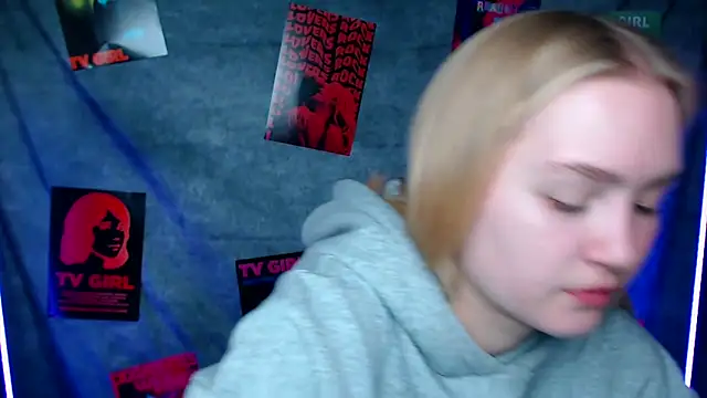 Snapshot of MademoiselleCl chatting on October 24, 1:29 pm MademoiselleCl online show from October 24, 1:29 pm