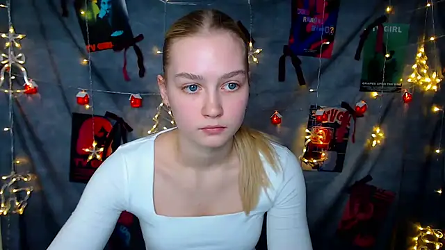 Snapshot of MademoiselleCl chatting on December 5, 1:09 pm MademoiselleCl online show from December 5, 1:09 pm