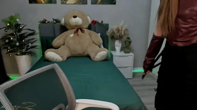 AlexaHarmon online show from January 30, 4:45 pm