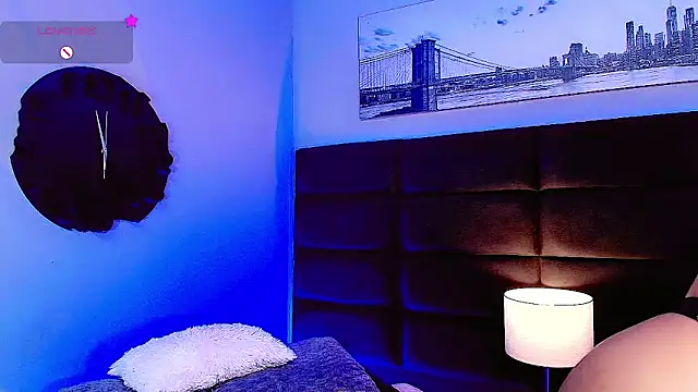 Snapshot of Valery_Sophiia chatting on March 23, 5:54 am Valery Sophiia online show from March 23, 5:54 am