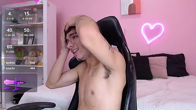 Ian Castillo  online show from January 10, 2:23 pm