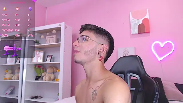 Ian Castillo  online show from January 13, 2:42 pm