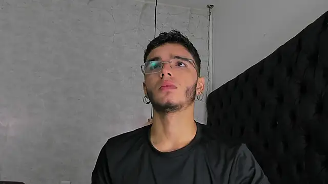 Ian Castillo  online show from February 17, 11:23 am