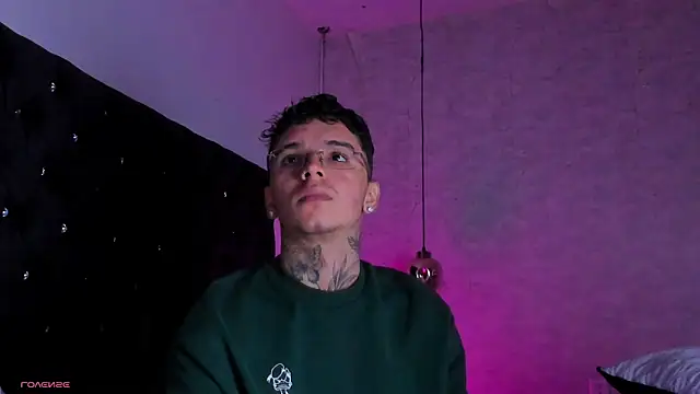 Ian Castillo  online show from October 4, 11:19 am