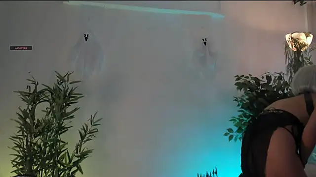 aisha bx online show from October 16, 1:01 pm