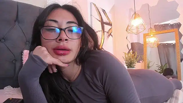 aprildreams19 online show from March 10, 5:50 pm