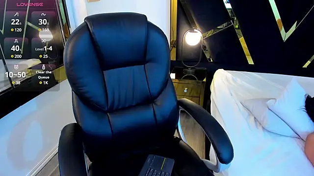 ninfomaria  online show from February 10, 9:25 pm