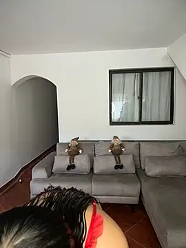 MollySanders    online show from December 12, 8:10 pm