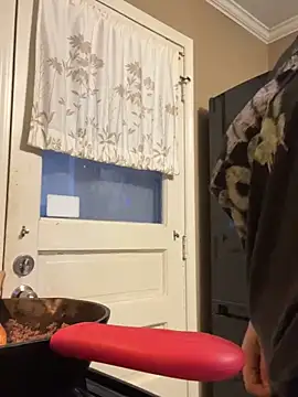 Snapshot of Big-Tits-McGee chatting on December 27, 11:21 pm Big-Tits-McGee online show from December 27, 11:21 pm